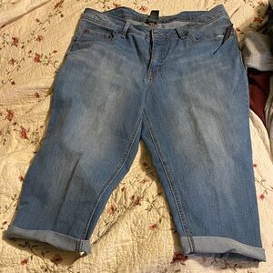 Faded Glory Women's Light Blue Cropped Jeans